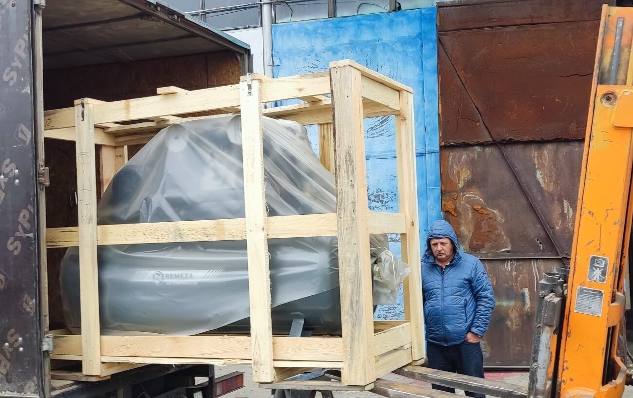 Отгрузка поршневого компрессора СБ4/Ф-500.LT100/16-7,5 для грузового шиномонтажа