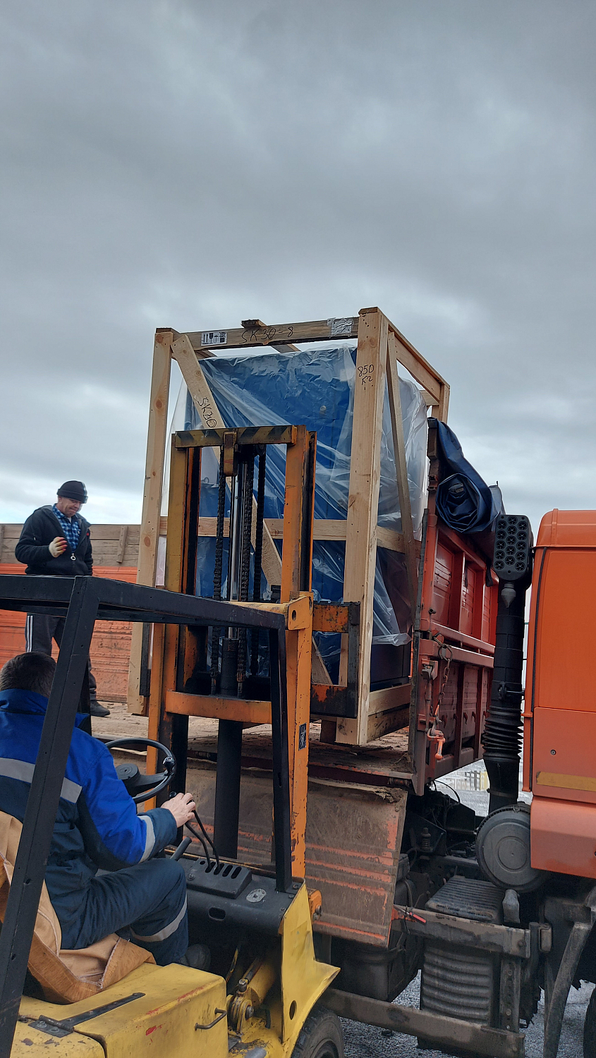 Отгрузка винтового компрессора Zammer SK30-8, рефрижераторного осушителя Remeza RFD300 и ресивера Remeza РВ 900.10.00 в г. Краснодар