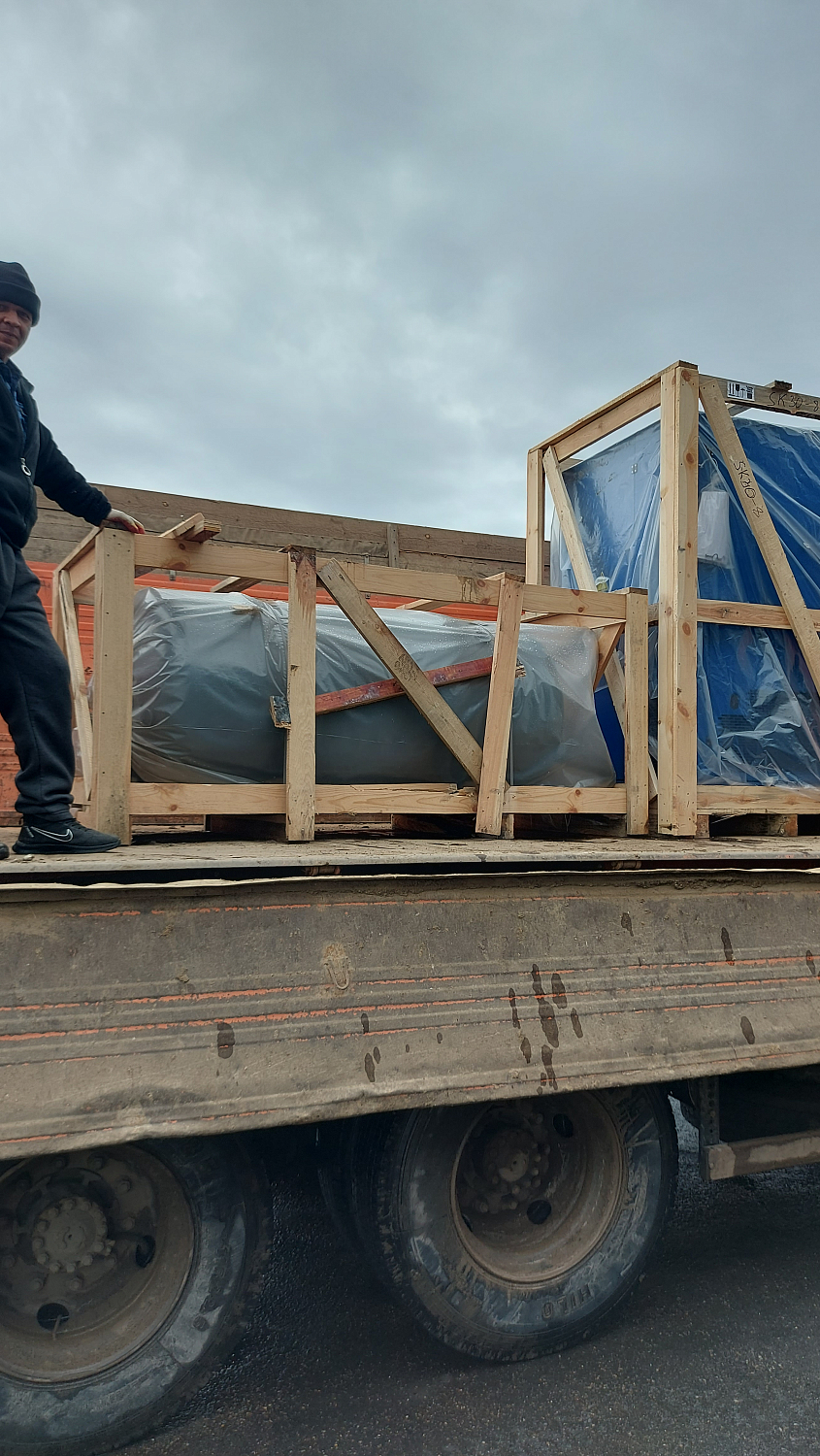 Отгрузка винтового компрессора Zammer SK30-8, рефрижераторного осушителя Remeza RFD300 и ресивера Remeza РВ 900.10.00 в г. Краснодар